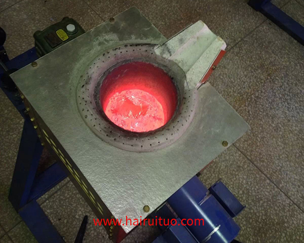 小型实验熔炼炉，特别是用于熔炼铜的中频电炉，是实验