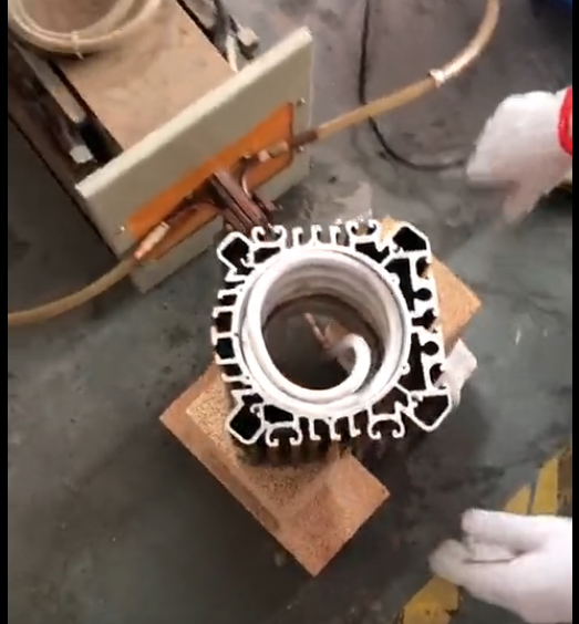 中频感应加热设备在电机热装工艺中的应用:精准控温实现无应力装配(图4) 中频感应加热设备在电机热装工艺中的应用:精准控温实现无应力装配(图4)