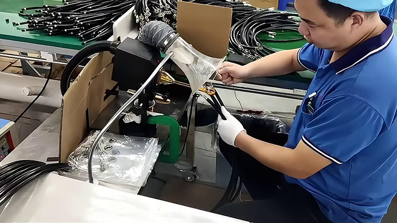 高频焊接机，轻松实现接线端子锡焊，让你的工作更轻松！