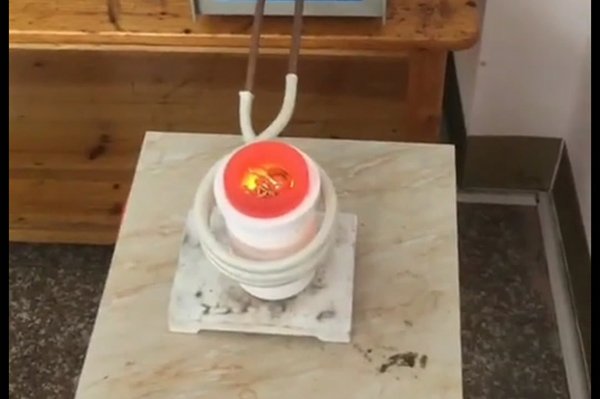 频率越高，中频熔炼电炉价格越高？